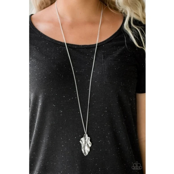 NECKLACE AND EARRING SET